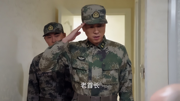 陆战之王:班长去新兵家里,结果看到新兵爷爷班长敬礼:老首长