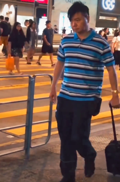 「会火」“金牌绿叶”艾威曝近况略显穷酸：妻子患癌生活窘迫，仍资助孩子