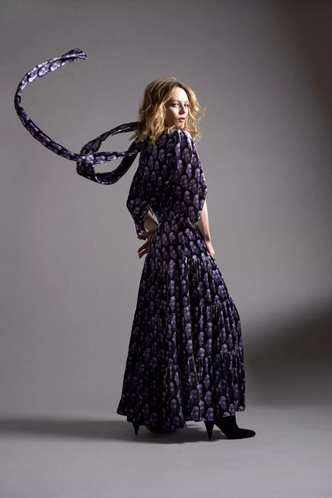 「桃桃淘电影」法国美人凡妮莎·帕拉迪丝 | 赏色