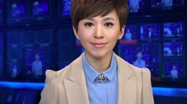 42岁央视主持人欧阳夏丹近照，妆容变化大网友直呼认不出