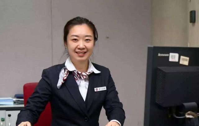 为什么银行柜员都是年轻漂亮的姑娘?说出原因,感觉太现实