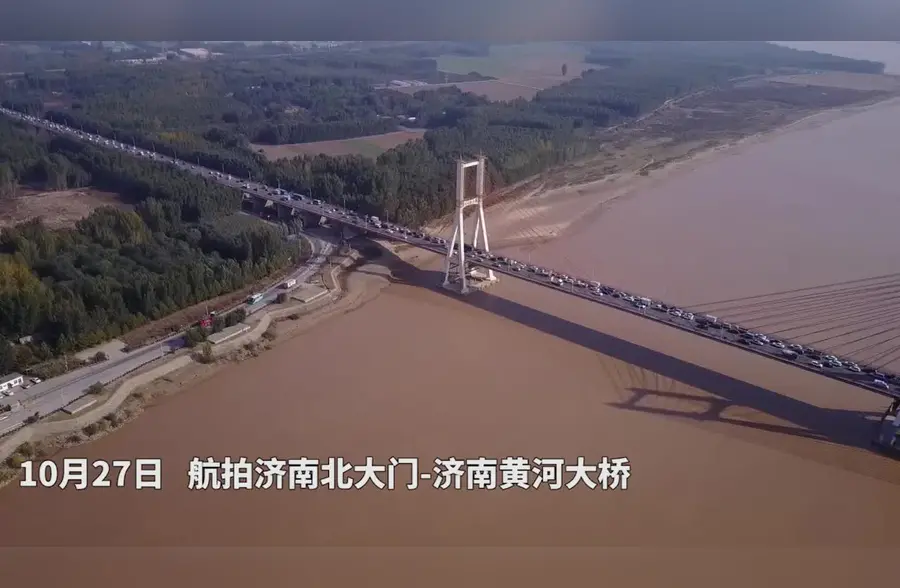 航拍|探访这座37岁高龄黄河大桥：交通压力太大，车流天天排长队