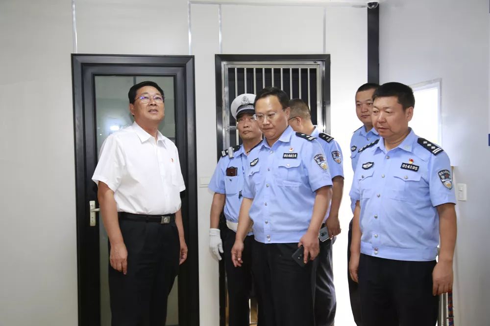 巩义市委常委,政法委书记,公安局长陈兆甲看望慰问安保一线民警