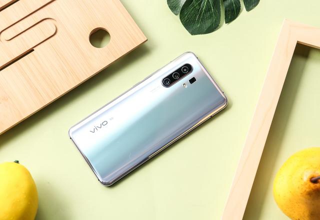 vivox30pro手机,oppo30pro手机 vivo x30 pro让你不用站的高也能看得远众所周知,vivo在手机拍照领域