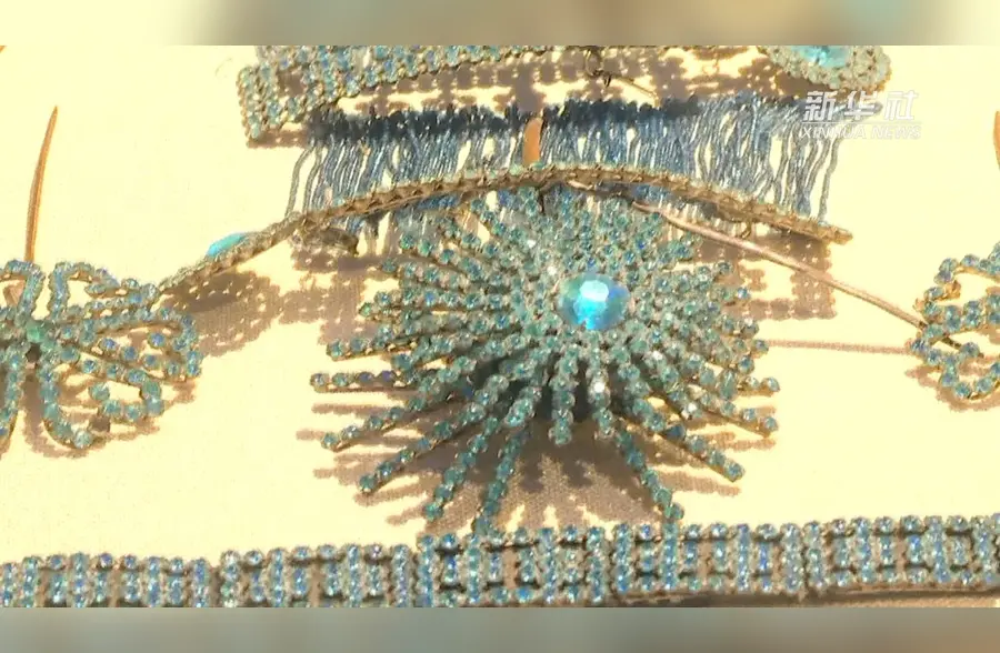 看评剧艺术家筱桂花用过的头饰