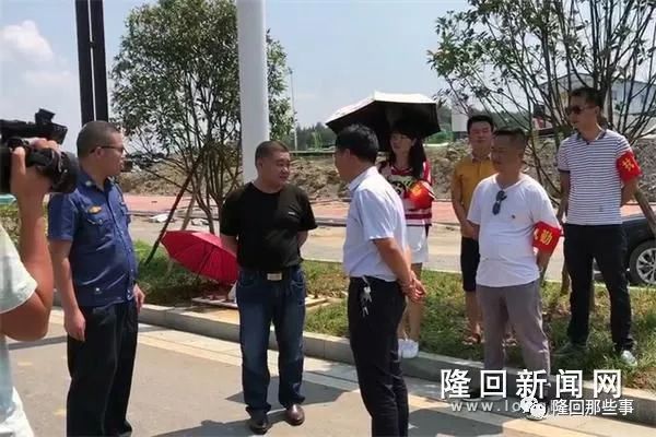 隆回交通局长刘界夫亲自带队到一线查出租车