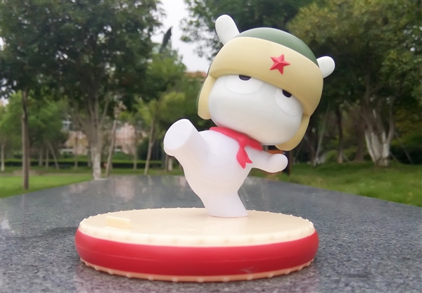 小米发布立式风冷无线充30W：充电速度远超有线