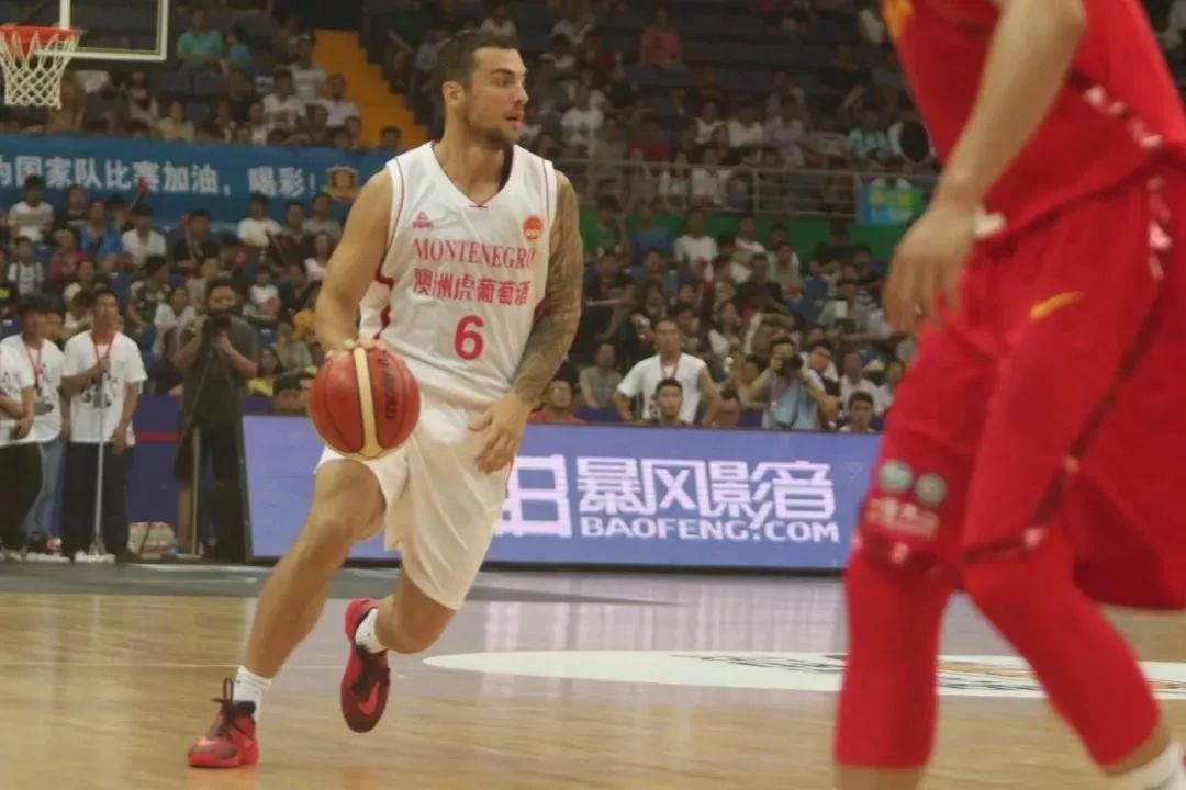 裸泳的“暴风”