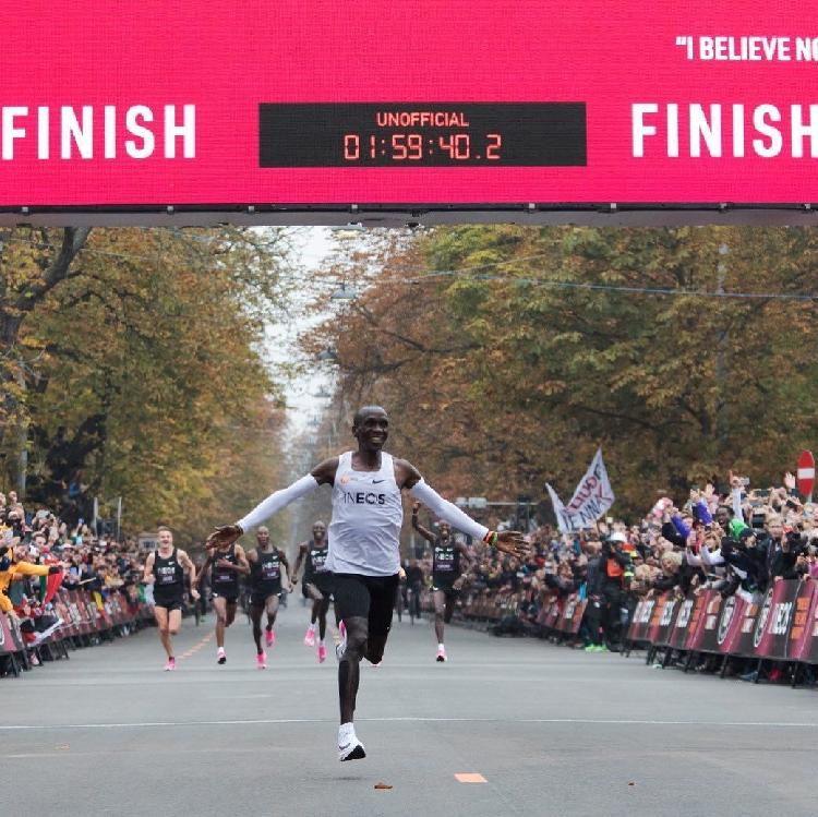 突破人类极限!基普乔格2小时跑完马拉松全程,原来只为帮nike卖这双鞋