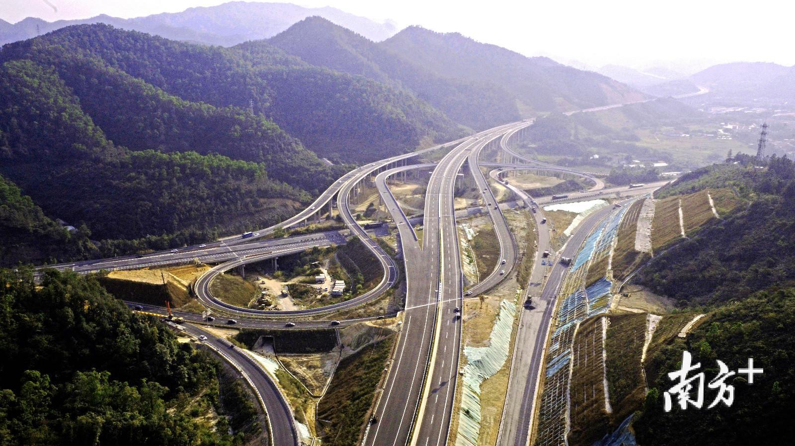 河惠莞高速公路龙紫段,位于广东省高速公路网规划的广龙高速(s6)的最