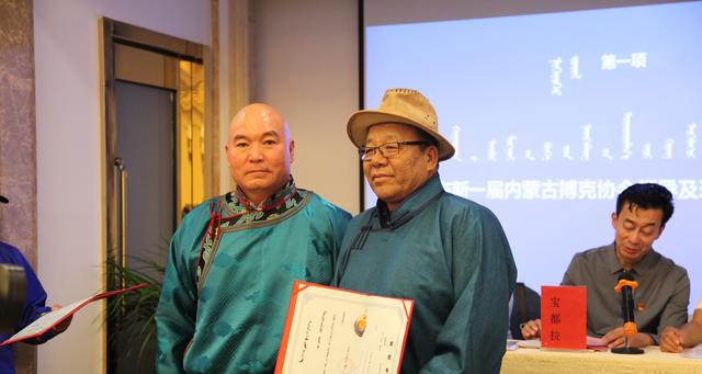 巴图孟克,呼伦贝尔市政协副主席达锡扎布,著名搏克教练员额尔登巴雅尔