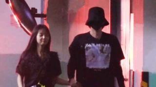 与吴亦凡拜拜后首现身，鹿依深夜包裹严实，身边已换新男人