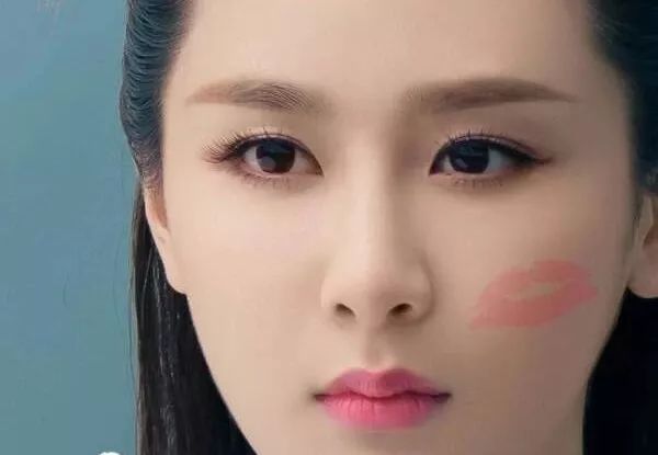 杨紫脸又变了?鼻基底假体厚到合不上嘴!变猴型