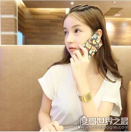 泰国最漂亮的三个人妖,拥有着漂亮的大眼睛、洁白的肌肤以及让所有女人都羡慕的魔鬼身材 泰国最漂亮的三个人妖,拥有着漂亮的大眼睛、洁白的肌肤以及让所有女人都羡慕的魔鬼身材