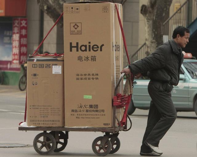 海尔4员工午休被开背后：实习生一天工作12小时，10人活仅5人干