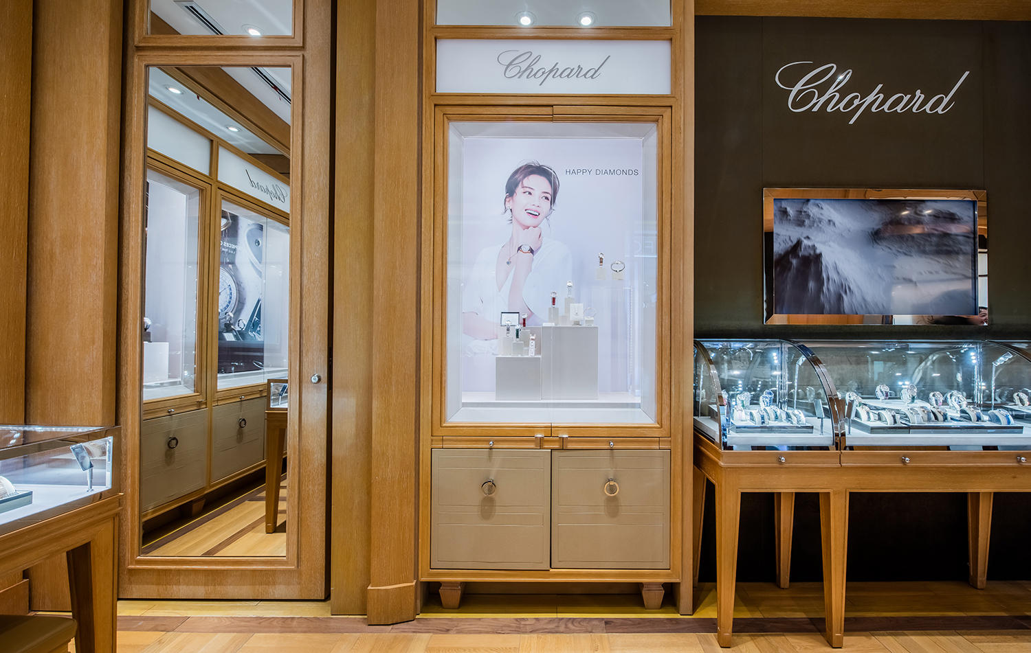 演员杨紫出任 chopard 萧邦沈阳中兴专卖店"一日明星店长"