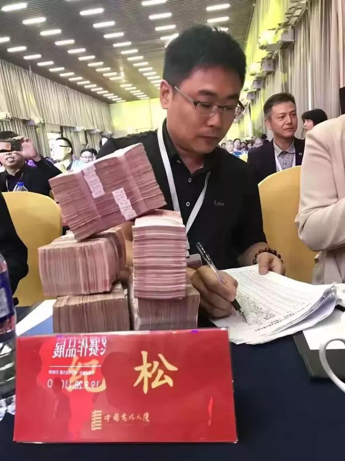 面对50万现金的书法家,谁能绷得住?书法艺术走进新时代?