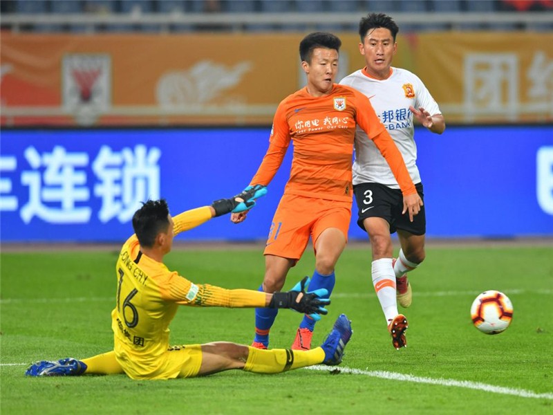 豪门球队倾力出战展现技战术极致较量