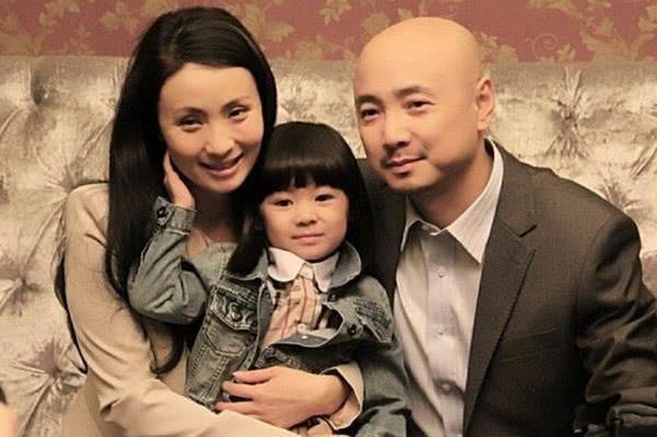 徐峥罕见向妻子小陶虹示爱撒糖，这些年他们却因开放式婚姻备受争议
