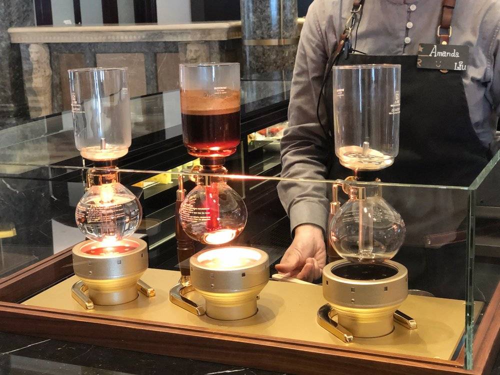 打开100年前的银行金库大门，欢迎来到星巴克