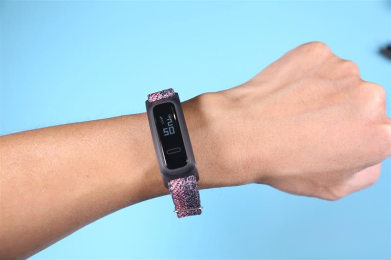 「驱动之家」运动神器华为手环4e篮球精灵评测：129元超值体验