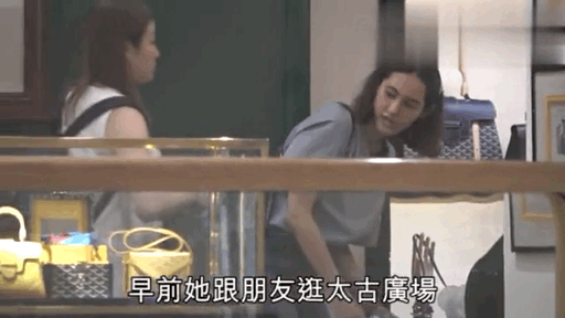 余文乐娶了什么神仙老婆！王棠云逛街完全不看奢侈品只顾跟儿子玩