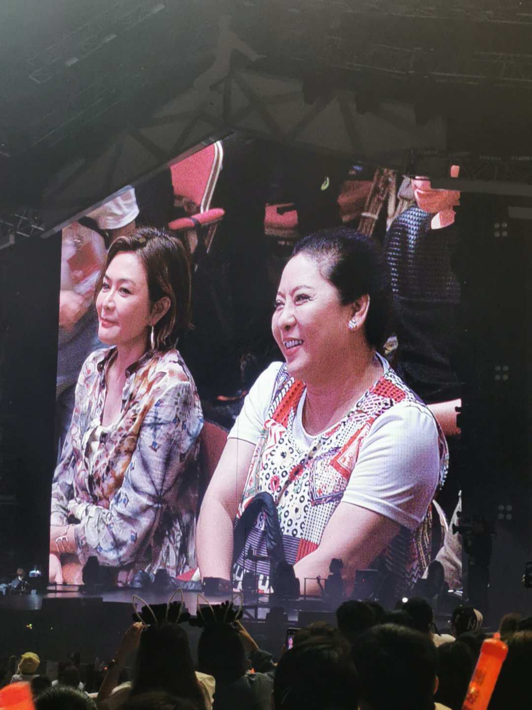 郭碧婷见萧敬腾秒变迷妹，向佐吃醋生无可恋瘫在椅子上