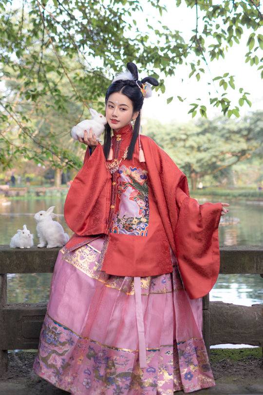 汉服KOL后雨山：推广汉服文化中 越来越发现成都的美