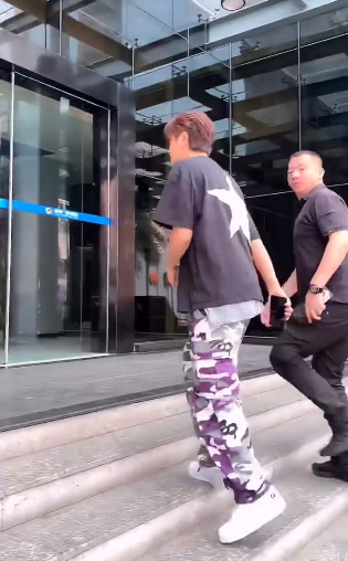 罗志祥腿伤严重被送医院，疼痛难忍靠打麻醉针缓解