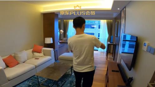 屏幕就值2个亿 京东Plus会员提前10分钟体验瀑布屏手机