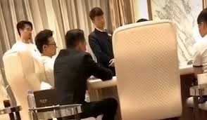 章子怡带醒醒现身老公演唱会，汪峰现场播放MV表白妻子