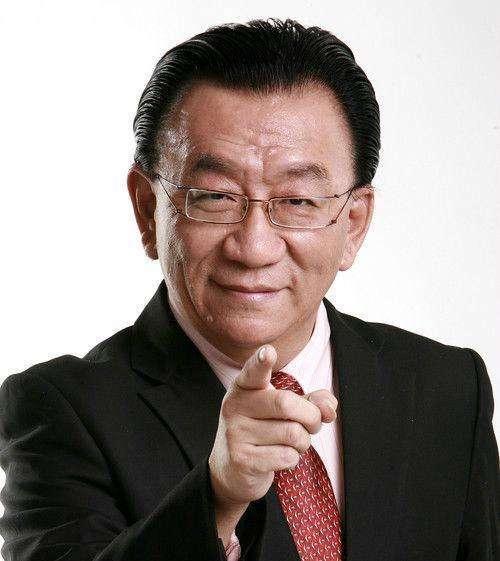 郭德纲的师父是侯耀文,侯耀文的哥哥侯耀华有没有资格开除郭德纲