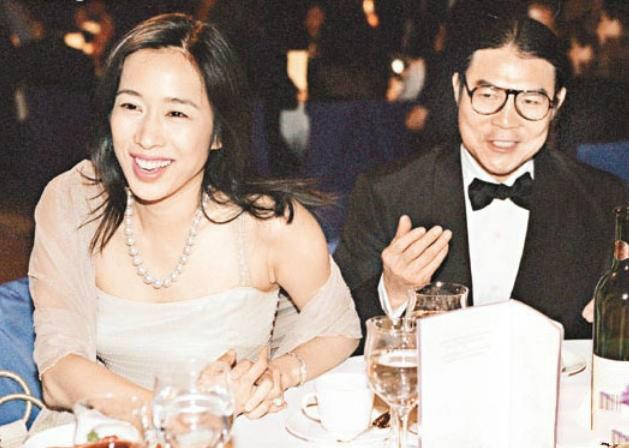 霍震霆培养了霍启刚却情染侯玉婷与结婚27年的朱玲玲离婚