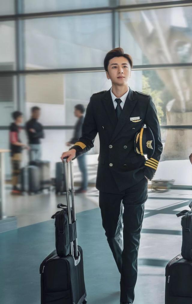 从古天乐张智霖到李光洁高一清 开飞机穿制服的男人实在太帅了