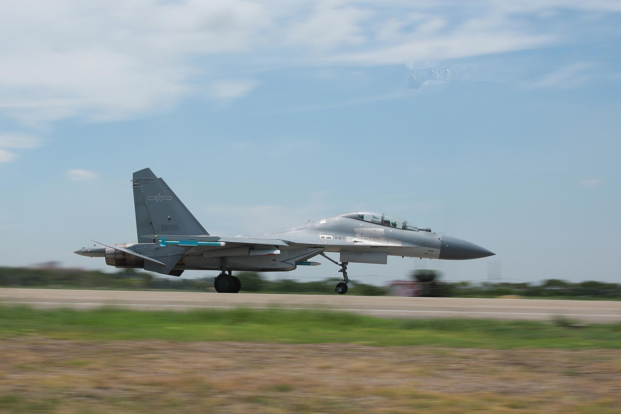 歼-10战斗机抵达巴基斯坦 将与F-16一同阅兵