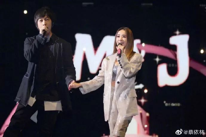 「她刊」39岁蔡依林霸气告白：“阿信，我要嫁给你！”