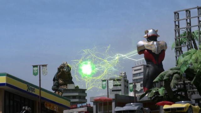 泰迦奥特曼:毒炎怪兽表面是外星人的兵器,其实背后是托雷基亚