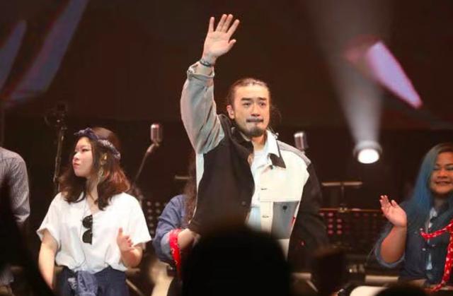 林忆莲与小11岁老公爱情秘诀曝光，撒娇男人最好命？
