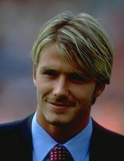 很多人只记得贝克汉姆取得的成就,却忘了他年轻时的盛世美颜