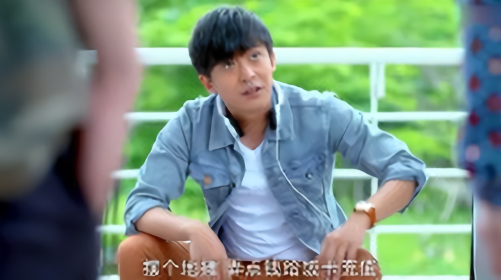 富二代装穷在学校摆地摊,不料连校长都惊动了