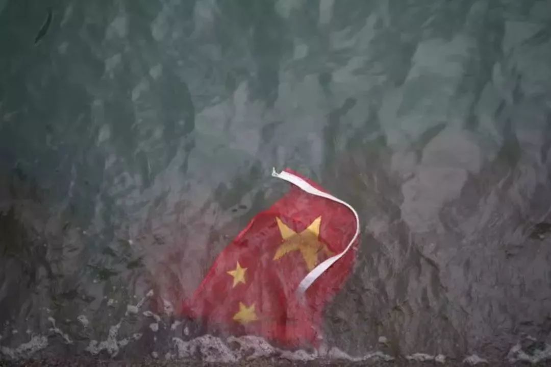 玷污国徽,侮辱国旗