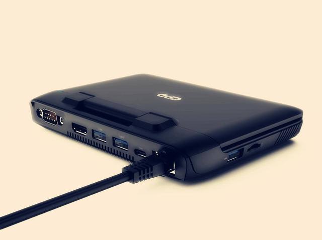 迷你电脑变身掌上游戏机,歪果仁的创意不得不服