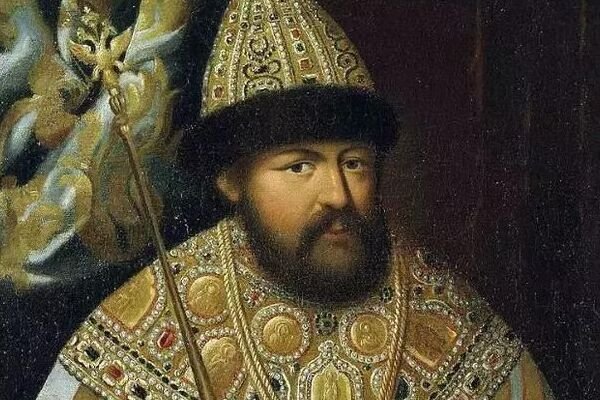 俄罗斯罗曼诺夫王朝开国沙皇,在位32年,终其一生都是父母的傀儡