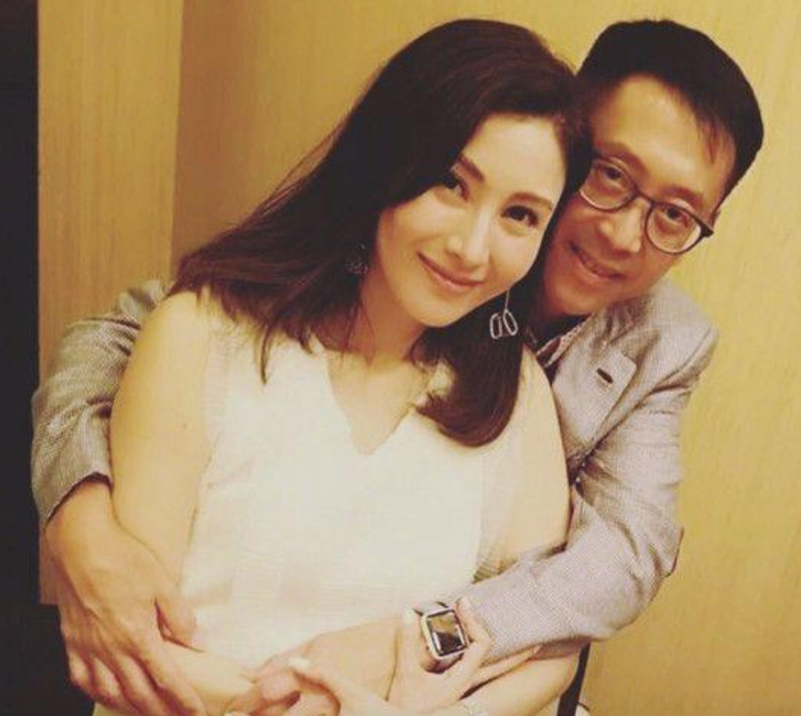 李嘉欣郑秀文合照裁掉许志安!一个老公出轨,一个嫁给420亿富商