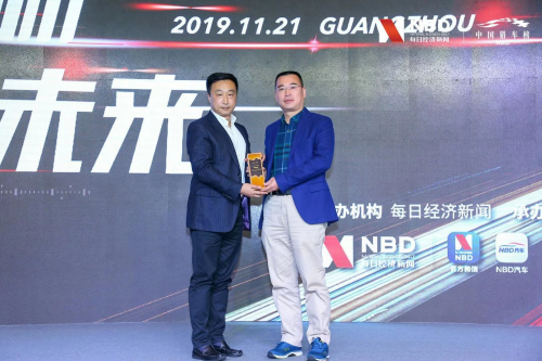 易鑫集团突出实力荣获“猎车·2019年度最佳汽车融资租赁公司”大奖