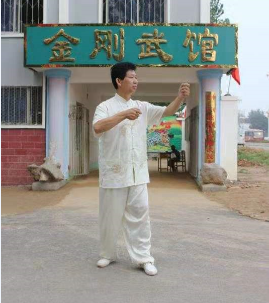 浑圆内功,通过开武馆,教学,习练和与喜爱练此功的同仁们切磋,积几十年