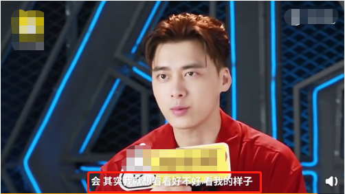 李易峰看《古剑奇谭》自恋道，哇我好帅！怎么这么好看