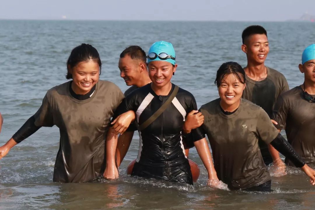 海训场看男兵女兵同台竞技