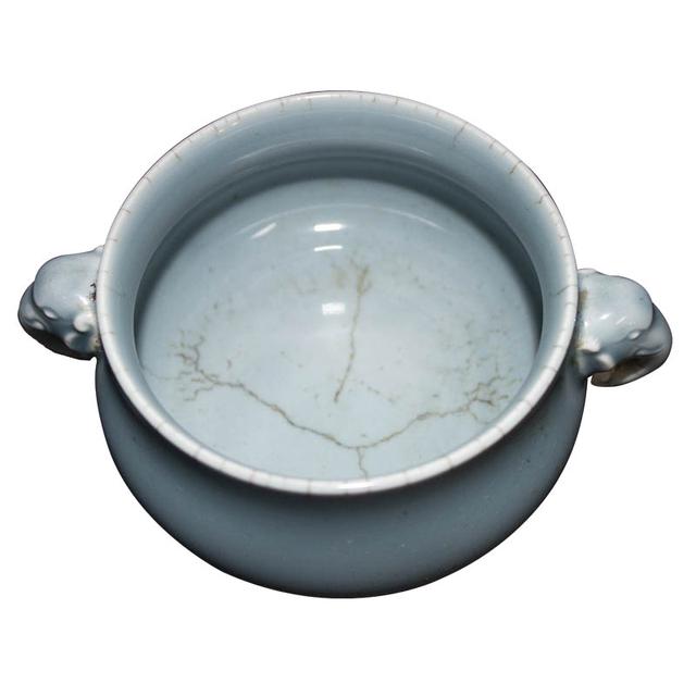 乾隆年制天青釉象耳炉