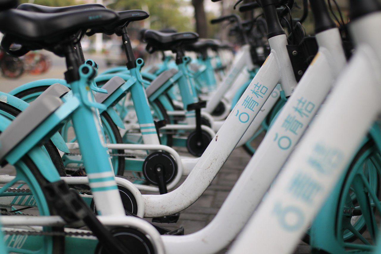 「燃财经」共享单车迎来换车潮：小黄撤离，大黄、小绿、小白登场